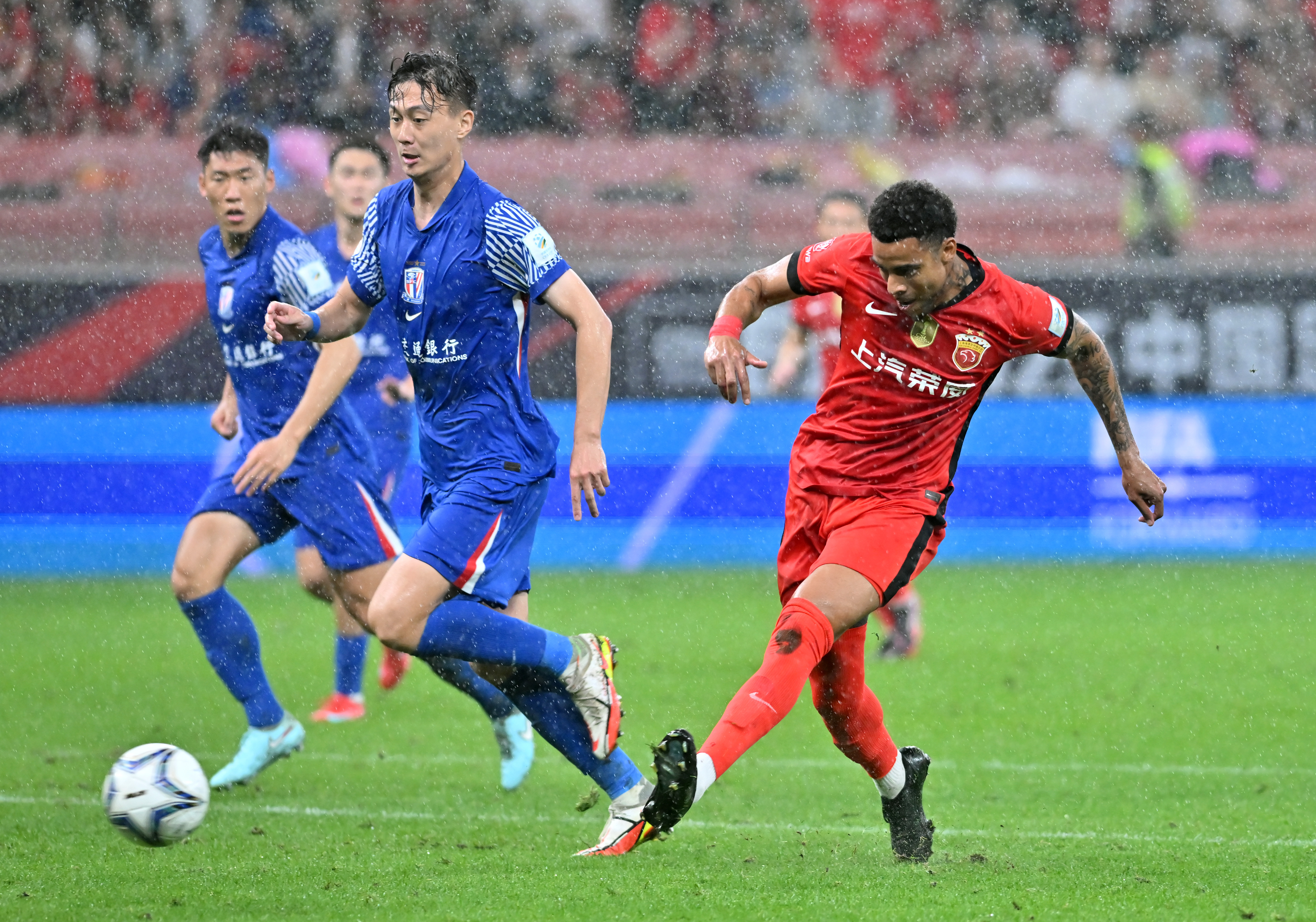 爱游戏APP-关于上海申花加时末段单刀错失，志在中超名次提升，更衣室稳定，团队化学反应显著的信息